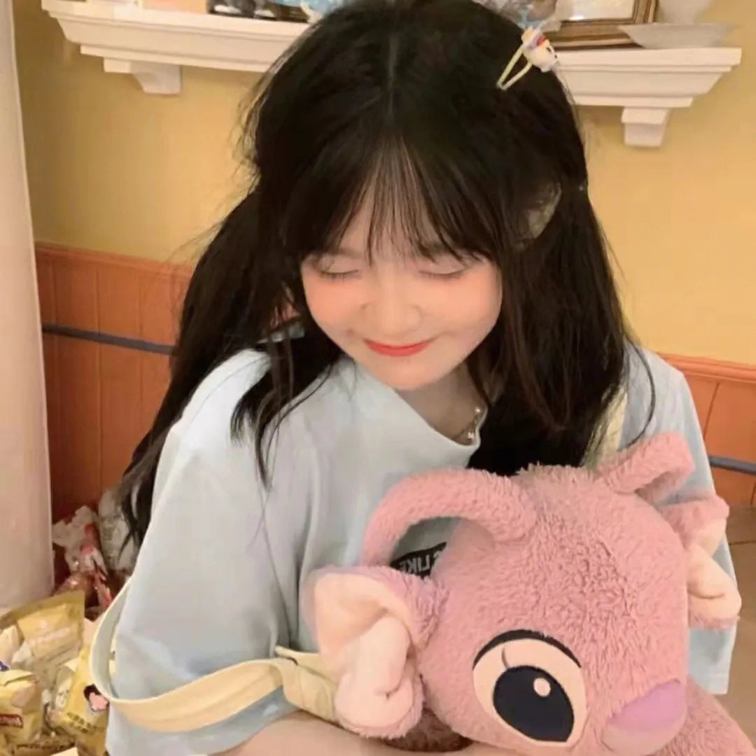 空庭夜雨蚀灯痕